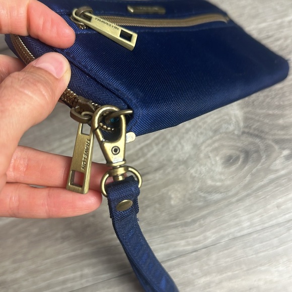 Travelon Blue Zip Around Wristlet Wallet - Picture 7 of 7